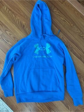 Like new womens medium Under Armour hoodie